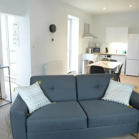 Apartment T2 De 55m2 Avec Toit Terrasse, Hyper Centre, Wifi, Draps, Savons Et Serviettes Fournis