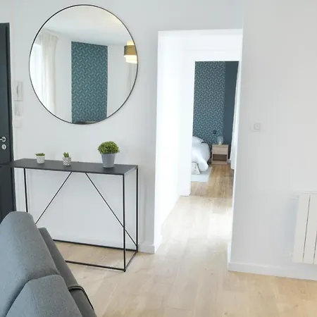 Apartment T2 De 55m2 Avec Toit Terrasse, Hyper Centre, Wifi, Draps, Savons Et Serviettes Fournis