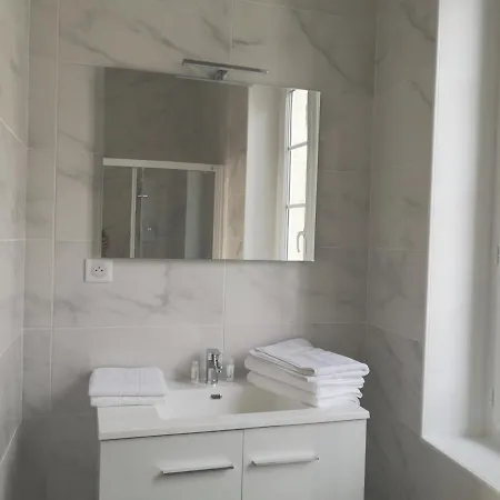 T2 De 55m2 Avec Toit Terrasse, Hyper Centre, Wifi, Draps, Savons Et Serviettes Fournis *