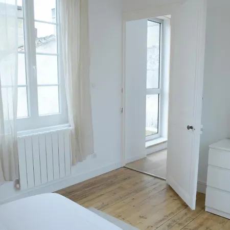 T2 De 55m2 Avec Toit Terrasse, Hyper Centre, Wifi, Draps, Savons Et Serviettes Fournis *