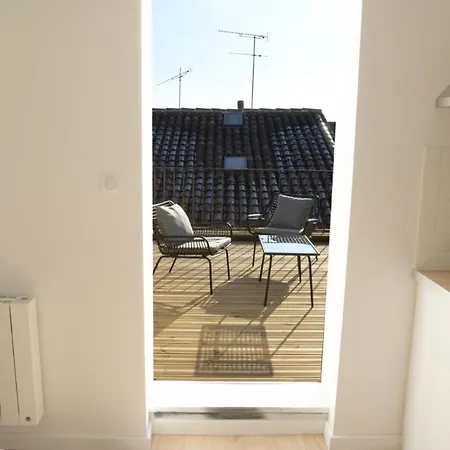 Apartment T2 De 55m2 Avec Toit Terrasse, Hyper Centre, Wifi, Draps, Savons Et Serviettes Fournis *