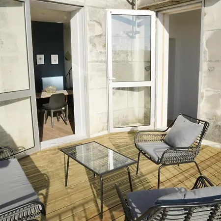 Apartment T2 De 55m2 Avec Toit Terrasse, Hyper Centre, Wifi, Draps, Savons Et Serviettes Fournis *