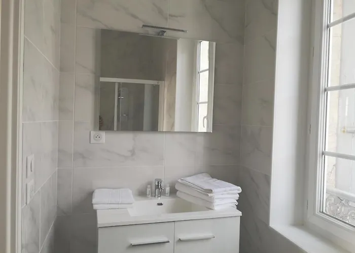 T2 De 55m2 Avec Toit Terrasse, Hyper Centre, Wifi, Draps, Savons Et Serviettes Fournis *