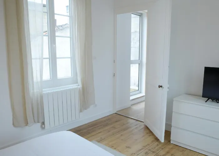 T2 De 55m2 Avec Toit Terrasse, Hyper Centre, Wifi, Draps, Savons Et Serviettes Fournis *