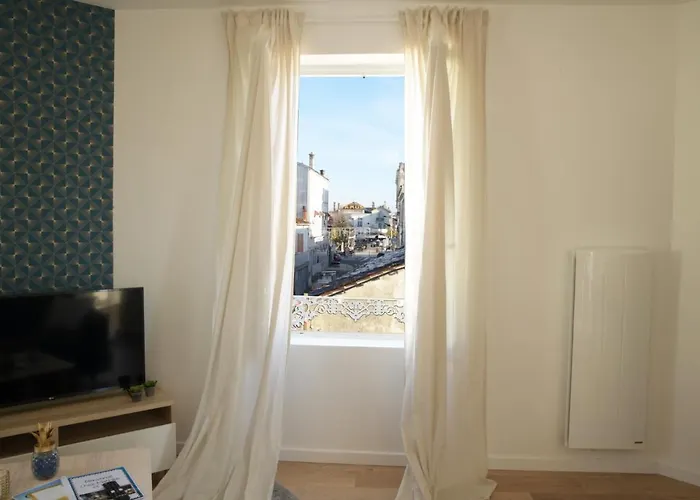 T2 De 55m2 Avec Toit Terrasse, Hyper Centre, Wifi, Draps, Savons Et Serviettes Fournis * Cognac